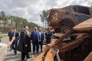 Новини світу - Духовний радник Трампа закликав надати зброю Україні