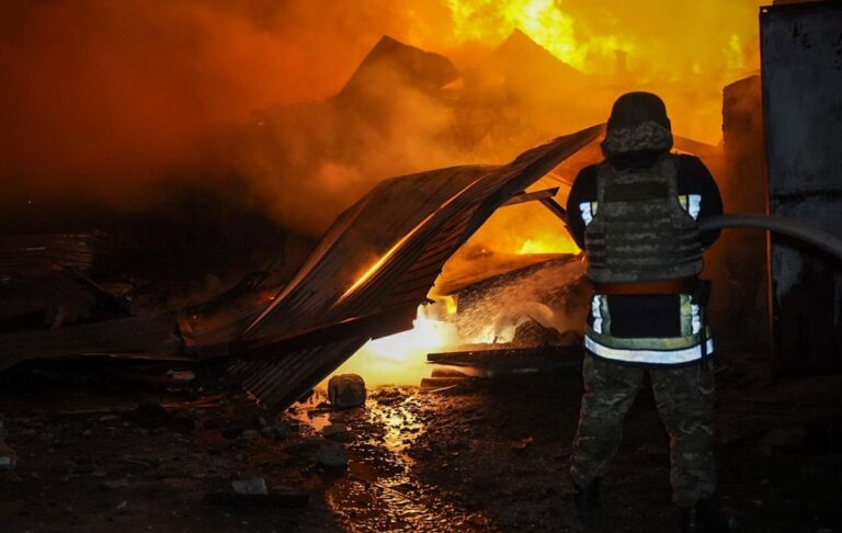 Харків знову під удару БПЛА: у місті велика пожежа