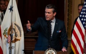 Новини світу - На топпосадовців Трампа подали до суду через скандал із чатом у Signal