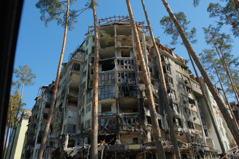 Воєнні злочини у Бучі: правоохоронці за рік розкрили 72 вбивства