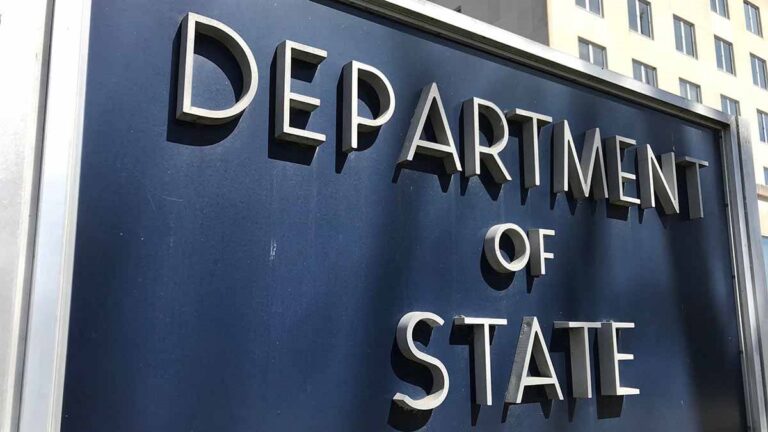 Дипломатів США попросили доносити на колег за “антихристиянський ухил”