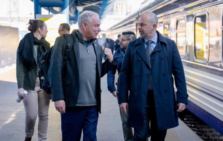 До Києва прибув американський сенатор-демократ