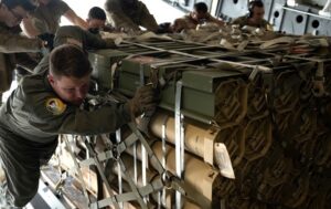 Новини України - Експосол окреслив два сценарії подальшого постачання зброї США до України