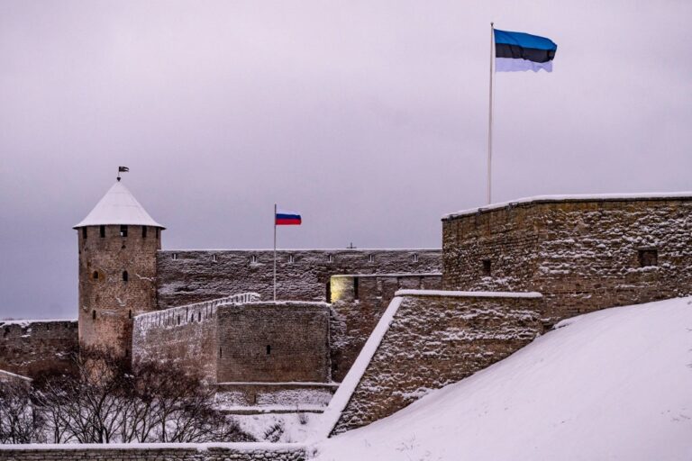 Естонія замінує кордон з Росією