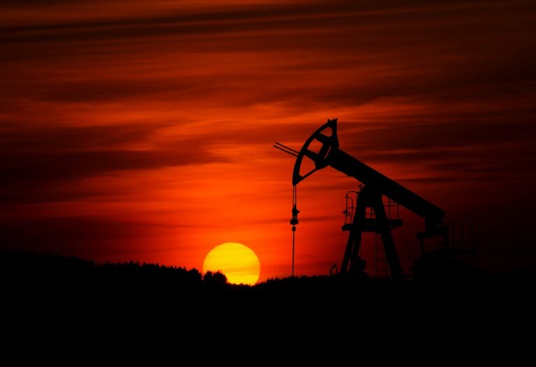 Глава Міненергетики США прогнозує зниження цін на нафту