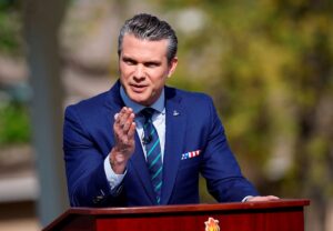 Новини світу - Голова Пентагону наказав обладнати у відомстві кімнату для макіяжу - ЗМІ