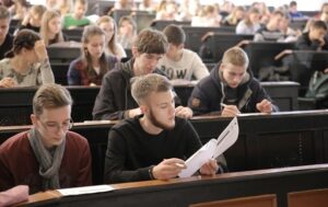 Новини України - Кабмін планує змінити правила відстрочки для студентів і педагогів