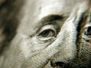 Новини бізнесу - Мита Трампа здешевили долар до мінімуму за 2,5 роки