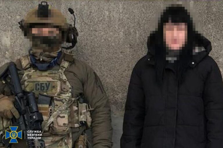 На Донеччині затримано експосадовицю суду, яка працювала на ГРУ