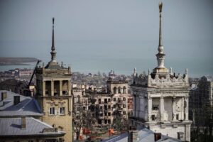 Новини України - Росіяни конфіскують тисячі квартир українців у Маріуполі - ВВС