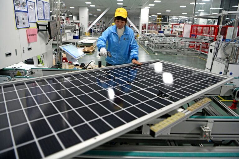 США ввели мита до 3521% на імпорт сонячних батарей з Азії
