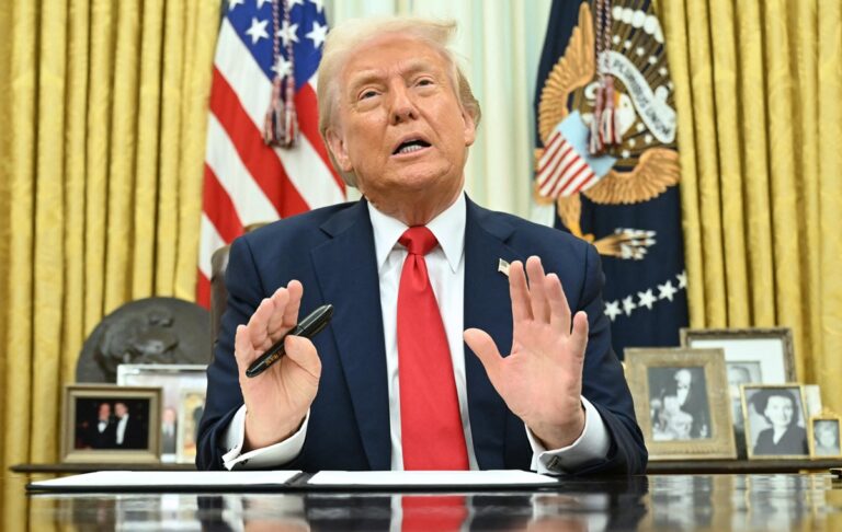 Трамп обережно пригрозив Путіну санкціями