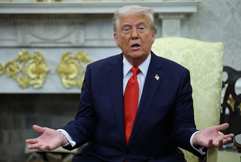 Трамп продовжив заборону РФ на вхід у порти США