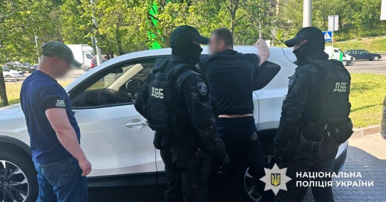 У Києві шахрай “продавав” посади у ГУР