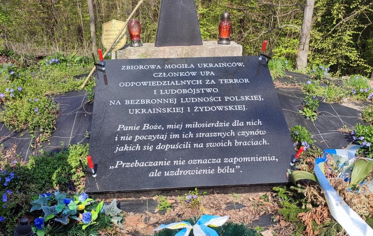 Новини України - У Польщі на могилі воїнів УПА встановили провокативну табличку