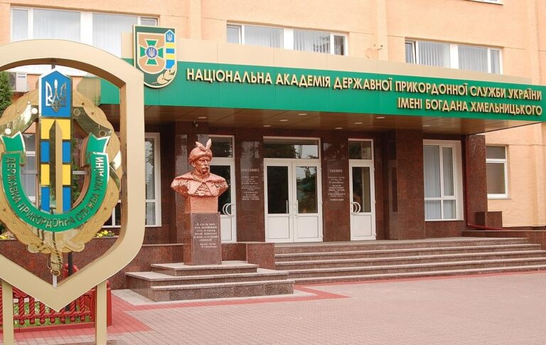 Застрелився з автомата: в Хмельницькому розслідують самогубство курсанта