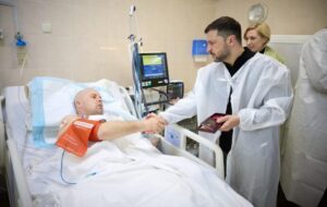 Новини України - Зеленський приїхав до Дніпра і відвідав госпіталь