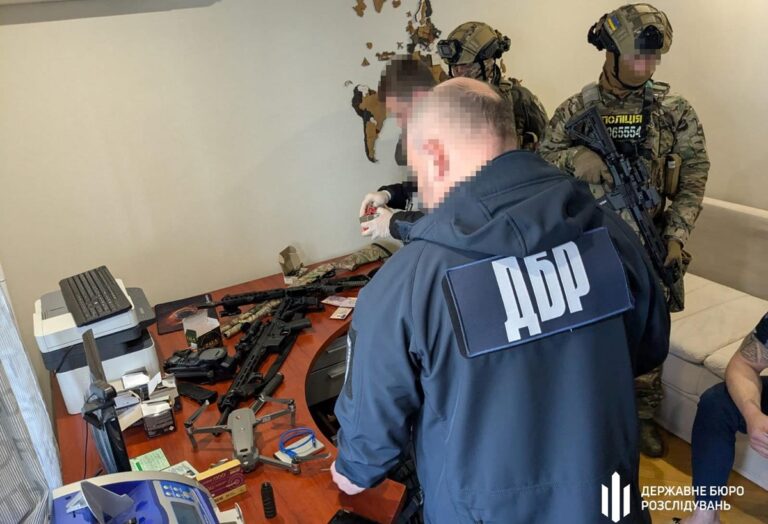 На Донеччині правоохоронець перепродавав трофейну зброю