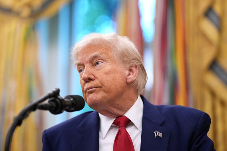 Суд США зобов’язав Трампа відновити міграційні програми Байдена