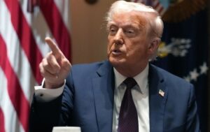 Новини бізнесу - Трамп заперечив звинувачення у заробітку на власному мемкоїні