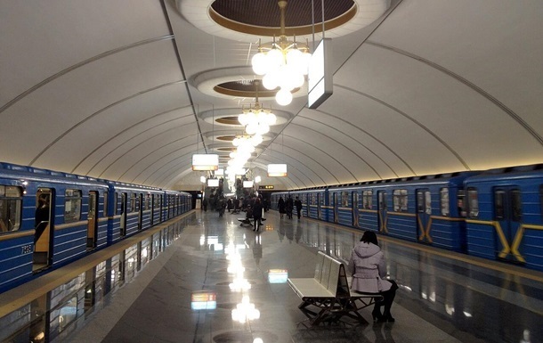 У Києві обмежили рух “червоною” лінією метро