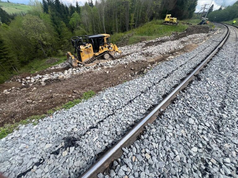 УЗ відновлює інфраструктуру у Карпатах, де стався провал грунту