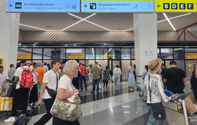 В аеропортах Росії стався колапс через атаки дронів