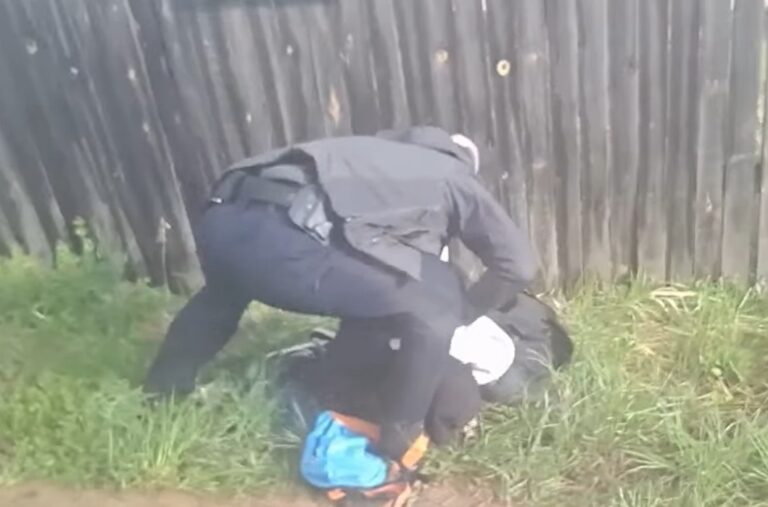 В РФ затримали підлітків за “підготовку підпалу будівлі Міноборони”