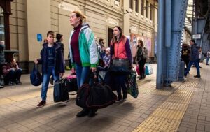 З початку року Україну покинули ще 100 тисяч людей