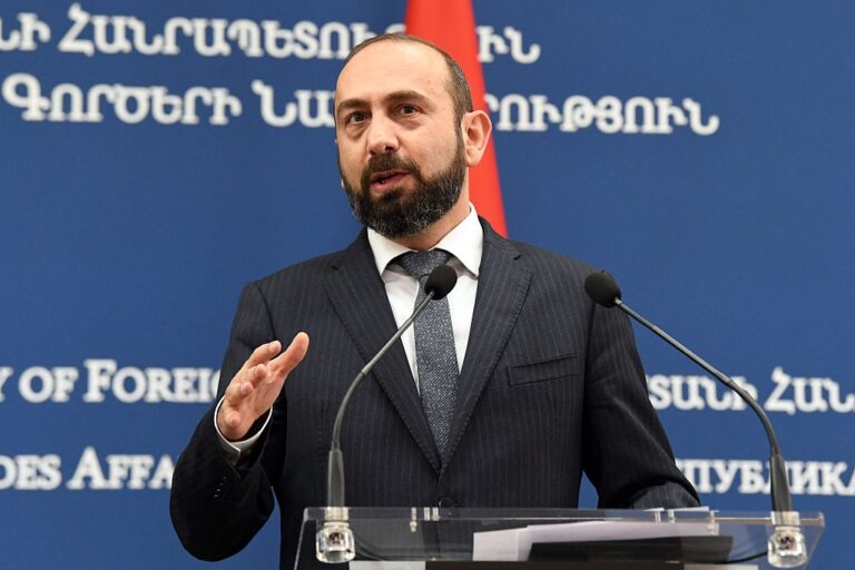 Глава МЗС Вірменії порадив Лаврову не втручатися у справи країни