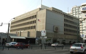 Іран пошкодив посольство США у Тель-Авіві