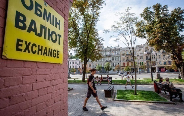 Курси долара і євро стабільні на початку тижня