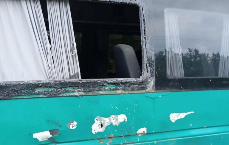 Росіяни атакували евакуаційний автобус під Дніпром