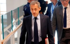 Саркозі позбавили найвищої державної нагороди