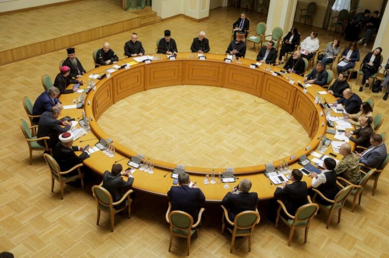 Шмигаль зробив заяву щодо бронювання священників