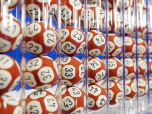 У Канаді пенсіонер менш ніж за рік тричі виграв у лотереї