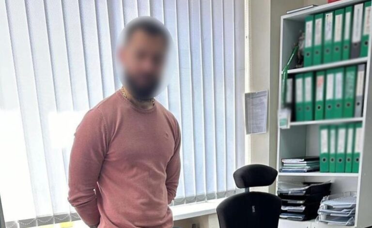 У Києві працівник МВС торгував “красивими” автомобільними номерами