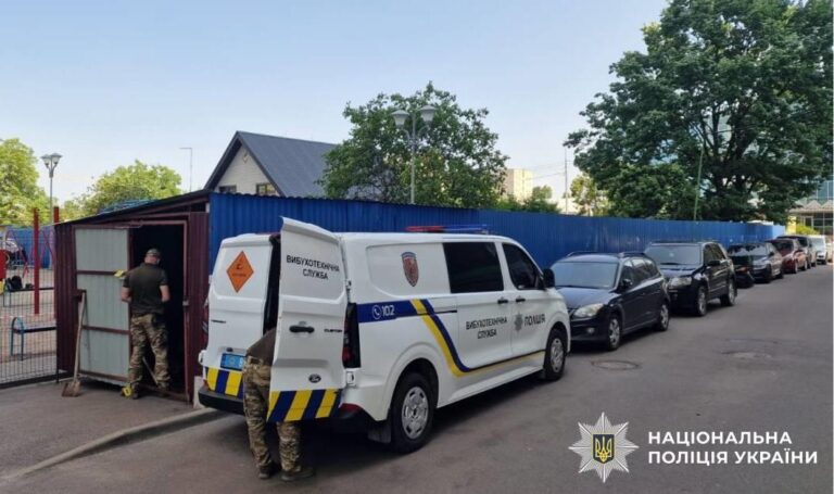 У Києві вибухнув сміттєвий бак, є постраждалі