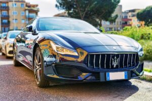 Власники елітних авто сплатили понад 95 млн до бюджету
