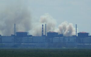 Біля Запорізької АЕС помітили сильне задимлення