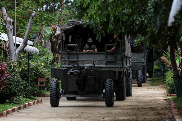 Бойові дії між Таїландом та Камбоджею тривають другий день поспіль