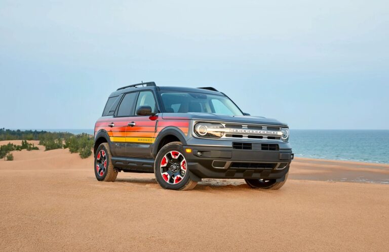 Ford відкликає понад 694 тисячі кросоверів через ризик займання пального