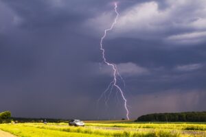 Грози, град та спека: погода в Україні на початку тижня