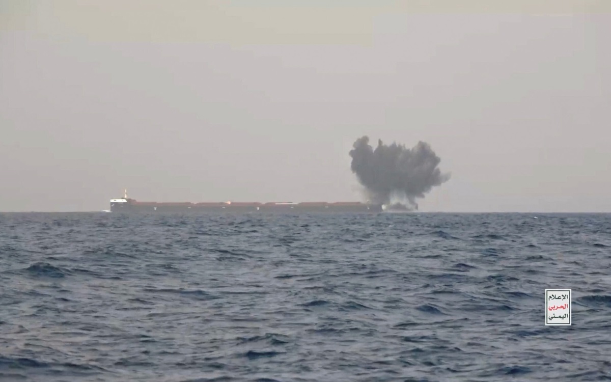 Новини світу - Хусити атакували танкер у Червоному морі, є жертви