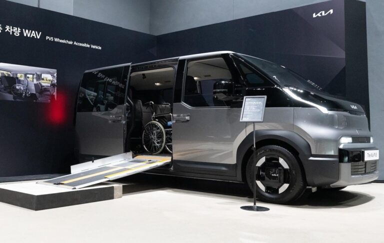 Kia розкрила деталі модульної електровантажівки PV5