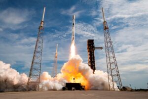 Компанія SpaceX запустила у космос два супутники зв’язку