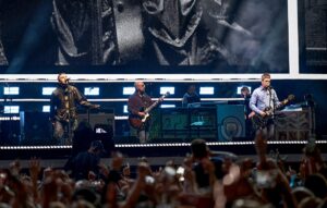 Без категорії - Легендарний гурт Oasis вперше за 16 років вийшов на сцену разом