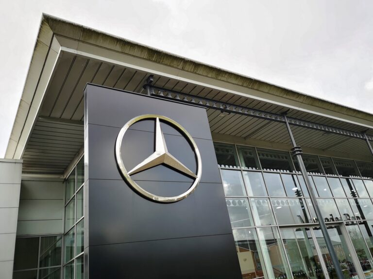 Mercedes втратив понад половину прибутку з початку року