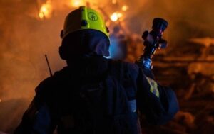 Миколаїв атакували російські дрони: пожежа в передмісті