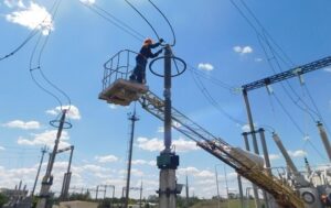 На Львівщині негода знеструмила понад 190 міст та сіл